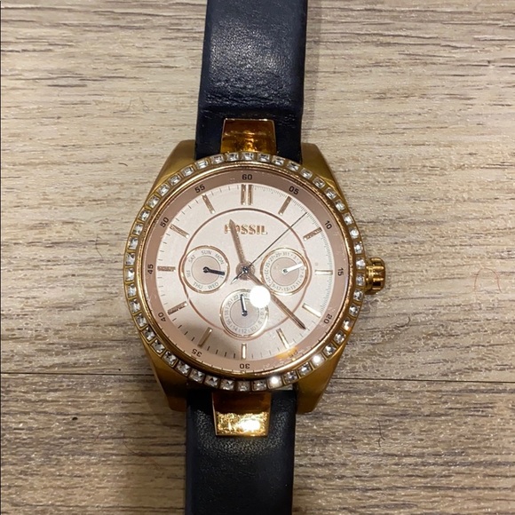 ROSEGOLD FOSSIL WATCH - Picture 1 of 4